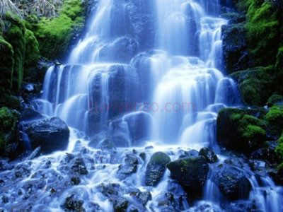 Đại Khê Thủy là dòng suối lớn, một thác nước lớn ở trong rừng thuộc hành Thủy